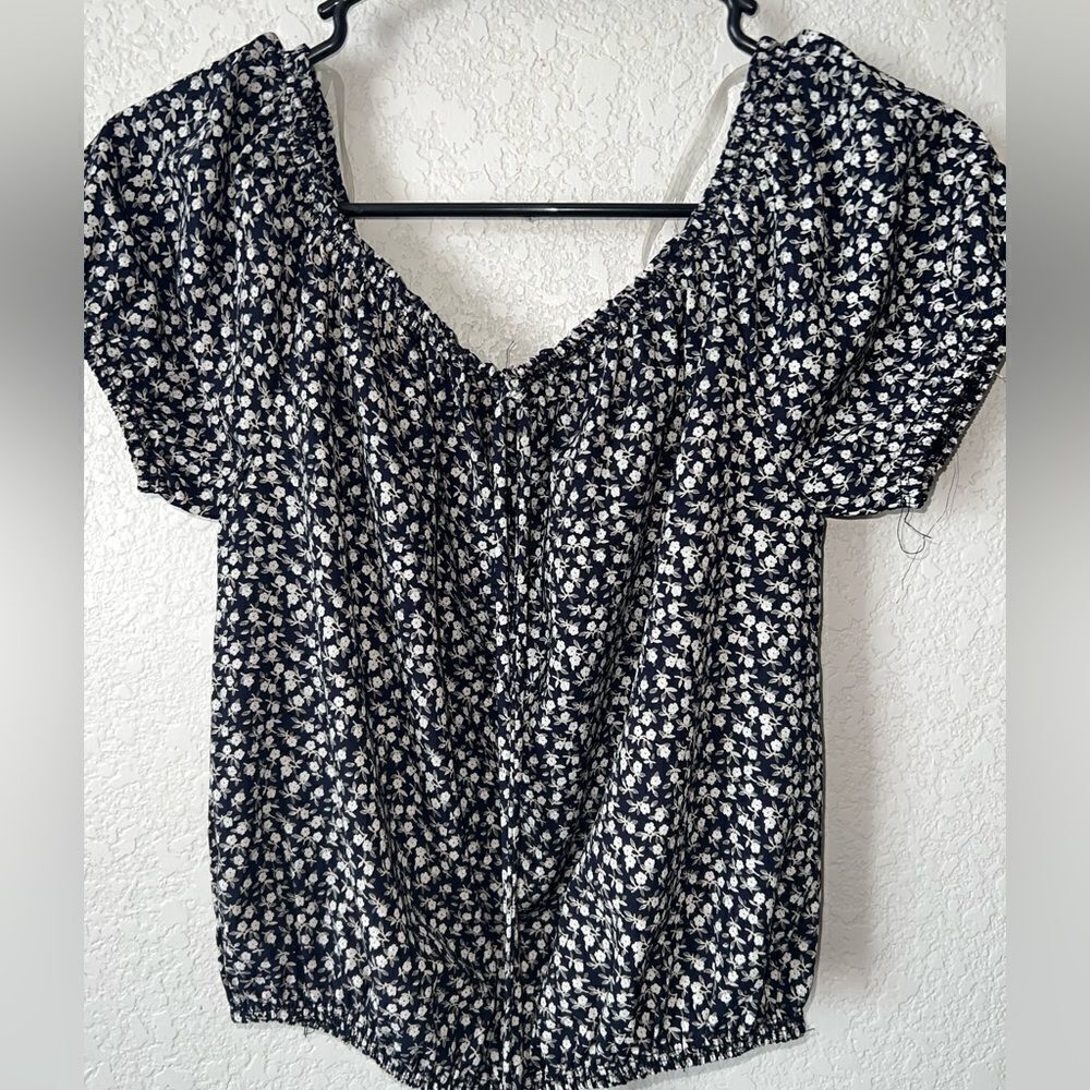 ❄️ 7 DAY WKND FLORAL CROPPED TOP SIZE M- NWOT